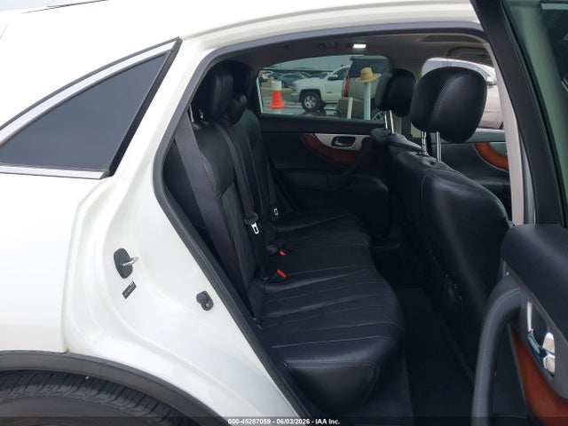 INFINITI Qx Base V8