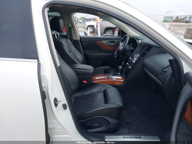INFINITI Qx Base V8