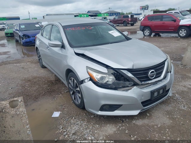 Salvage Nissan Altima Image
