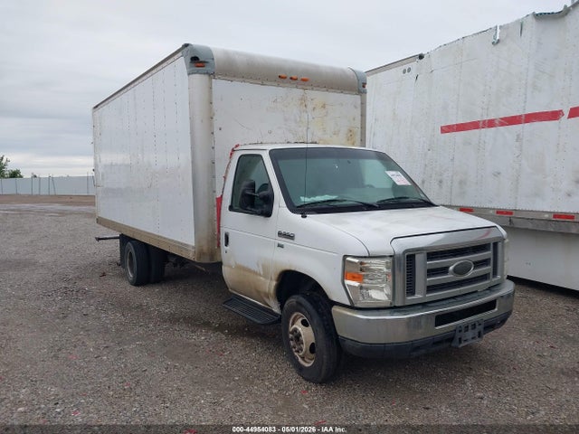 Salvage Ford E-350 Image