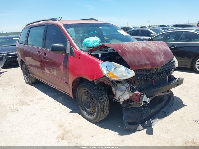 Salvage Toyota Sienna Image