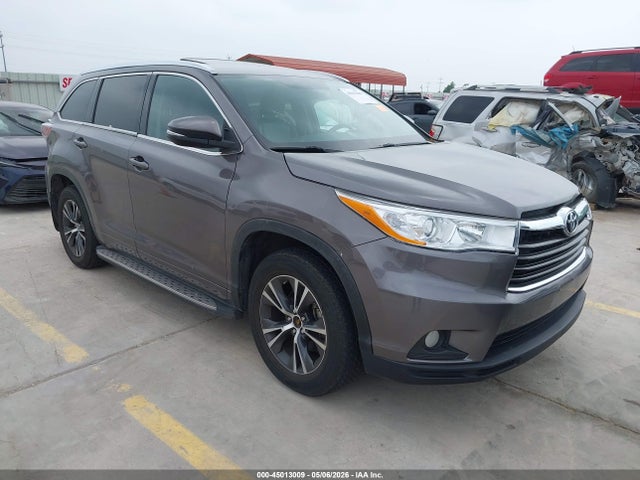 Salvage Toyota Highlander Image