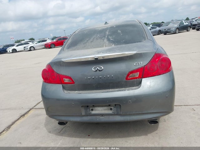INFINITI G37 Journey