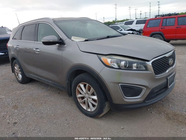 Salvage Kia Sorento Image