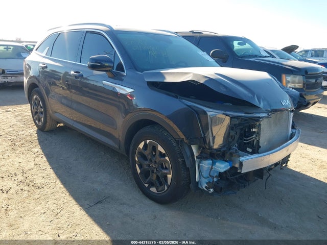 Salvage Kia Sorento Image