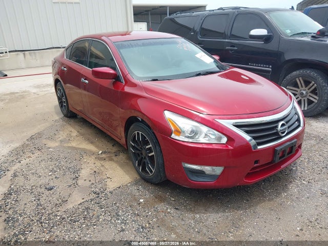 Salvage Nissan Altima Image