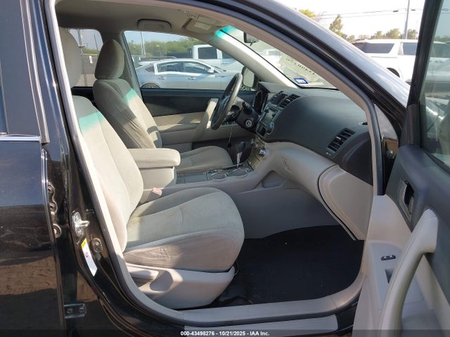 Toyota Highlander Base Plus V6