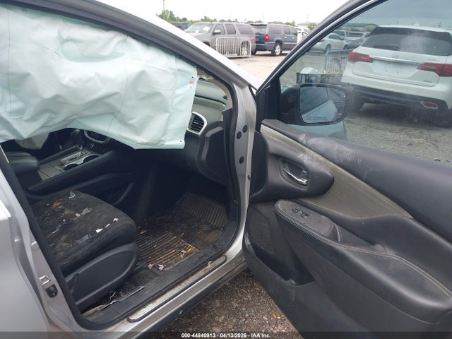 Nissan Murano S