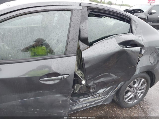 Toyota Yaris Xle