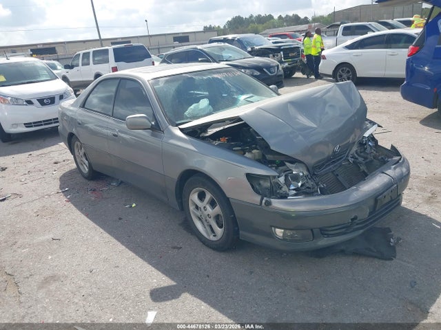 Salvage Lexus Es Image