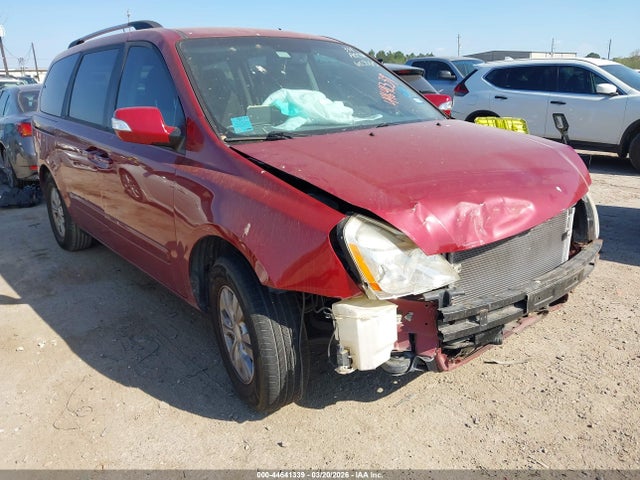 Salvage Kia Sedona Image