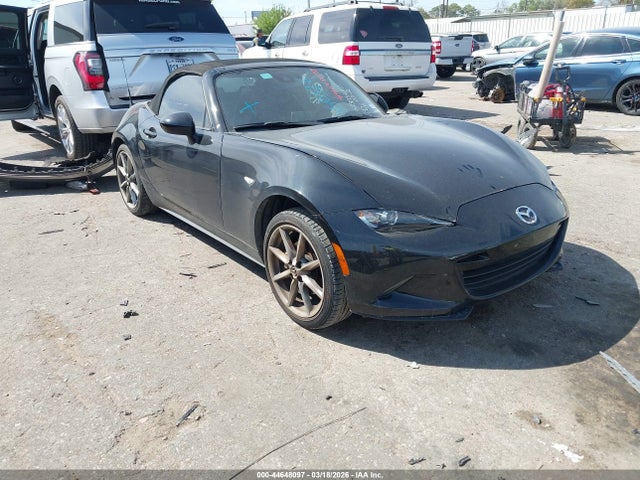 Salvage Mazda MX-5 Miata Image