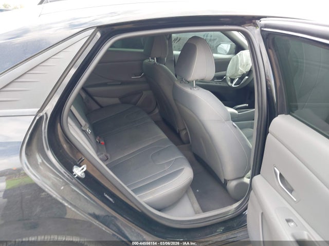 Hyundai ELANTRA Sel