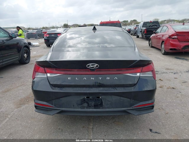 Hyundai ELANTRA Sel