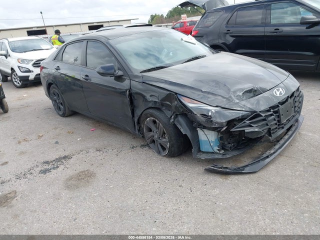 Salvage Hyundai ELANTRA Image