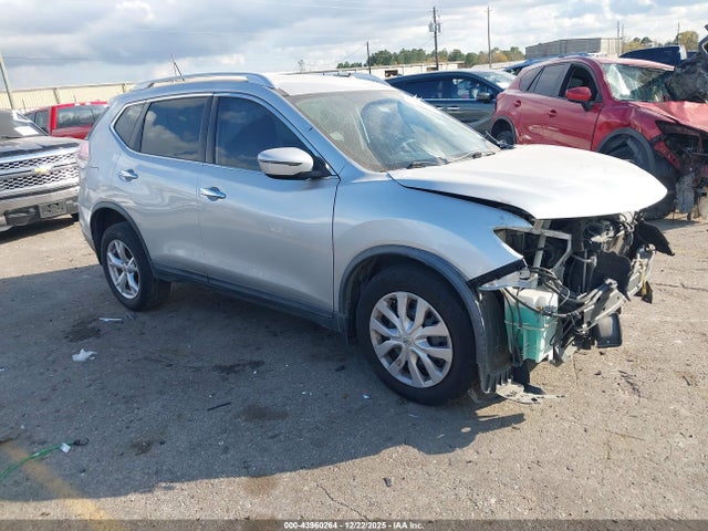 Salvage Nissan Rogue Image