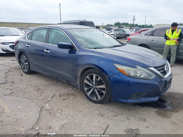 Salvage Nissan Altima Image