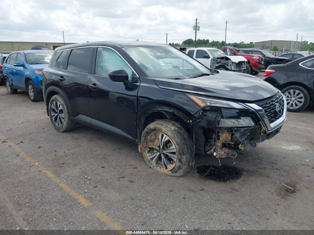 Salvage Nissan Rogue Image