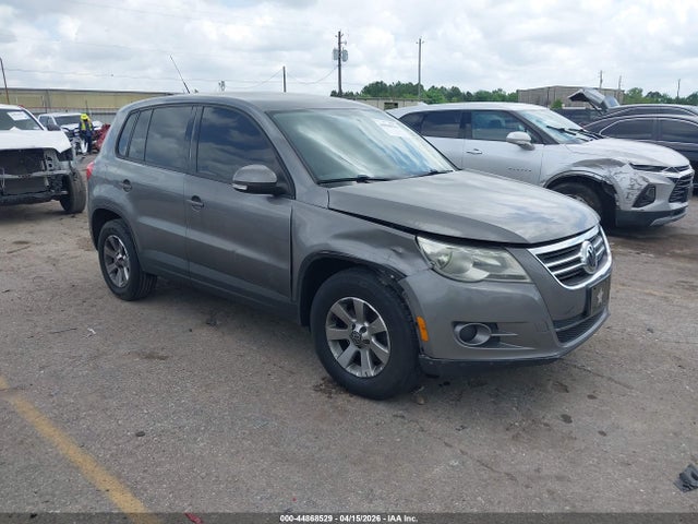 Salvage Volkswagen Tiguan Image