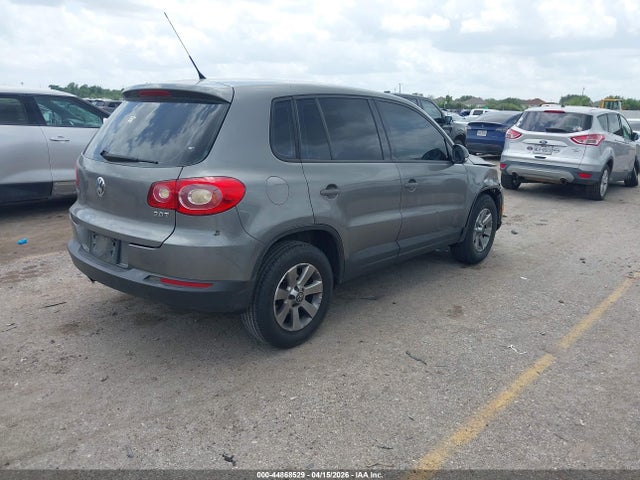 Volkswagen Tiguan S