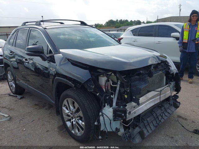 Salvage Toyota RAV4 Image
