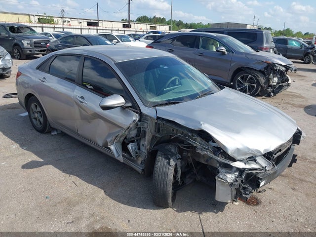 Salvage Hyundai ELANTRA Image