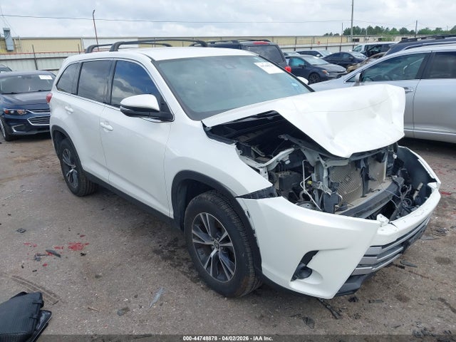 Salvage Toyota Highlander Image