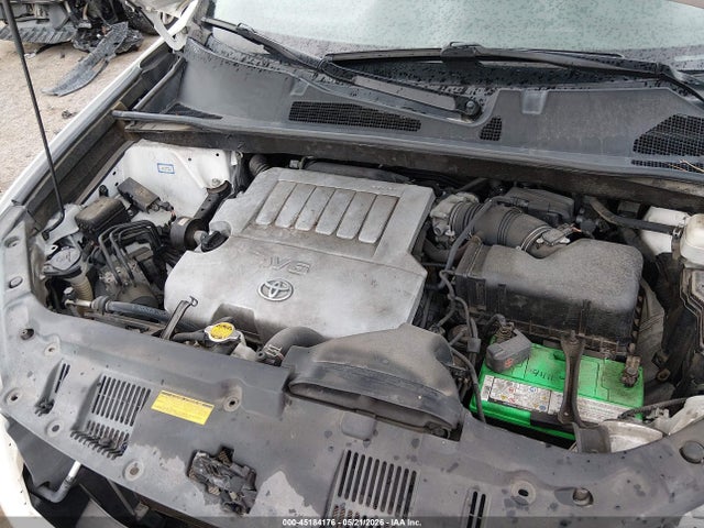 Toyota Highlander Base V6