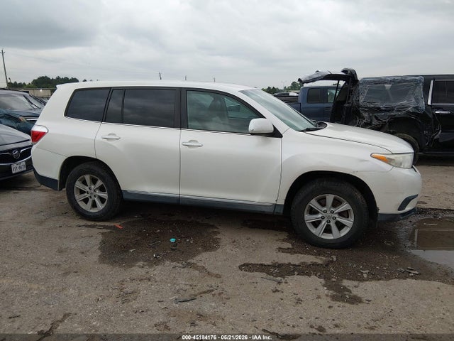 Toyota Highlander Base V6