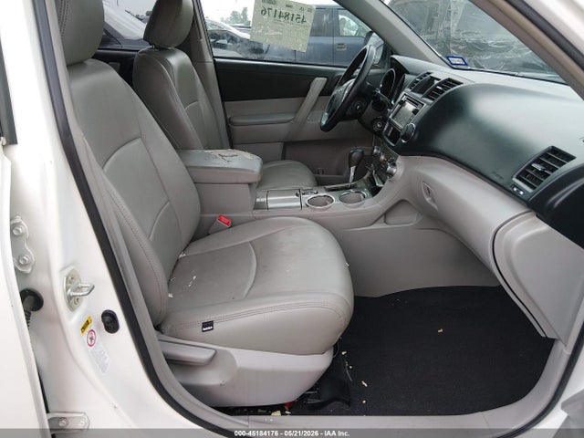 Toyota Highlander Base V6