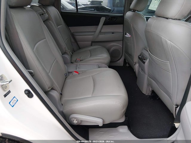 Toyota Highlander Base V6