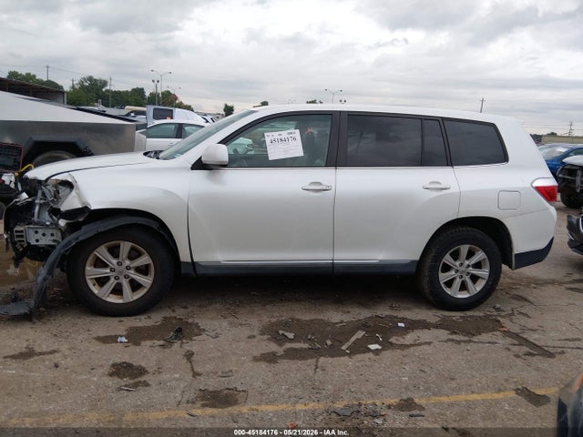 Toyota Highlander Base V6