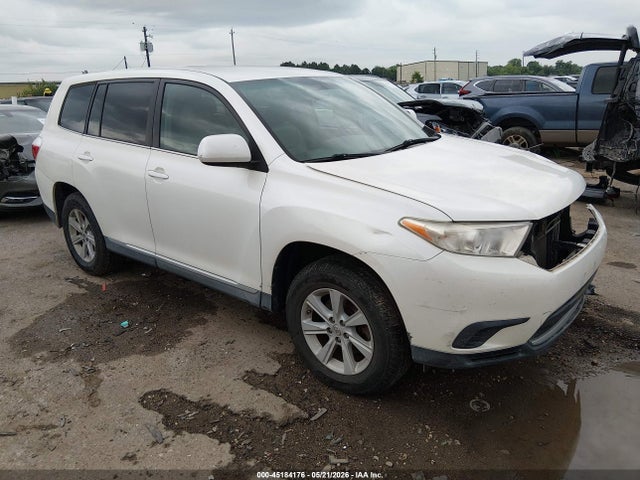 Salvage Toyota Highlander Image