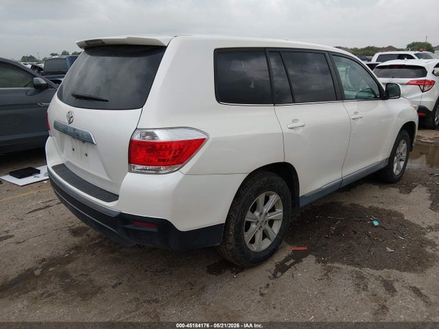 Toyota Highlander Base V6