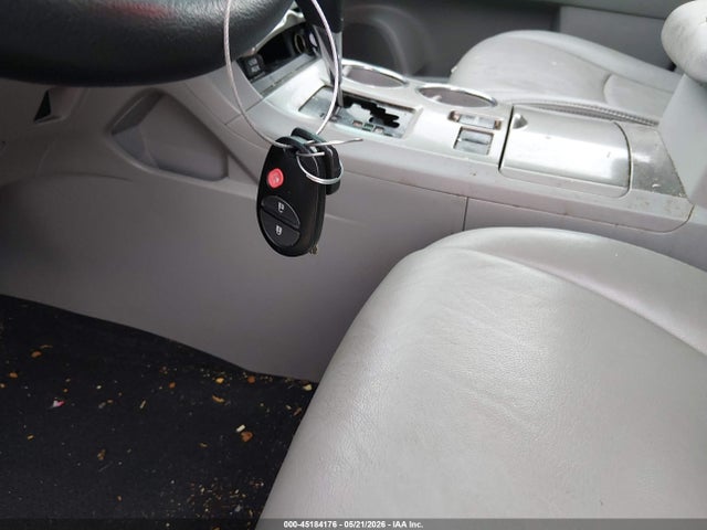 Toyota Highlander Base V6
