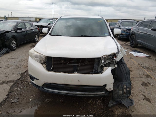 Toyota Highlander Base V6