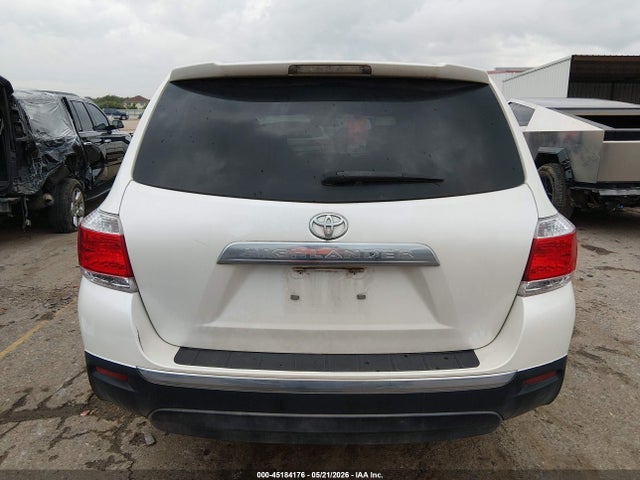 Toyota Highlander Base V6