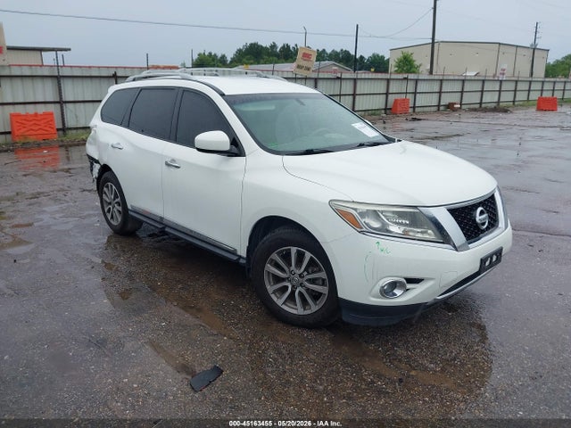 Salvage Nissan Pathfinder Image