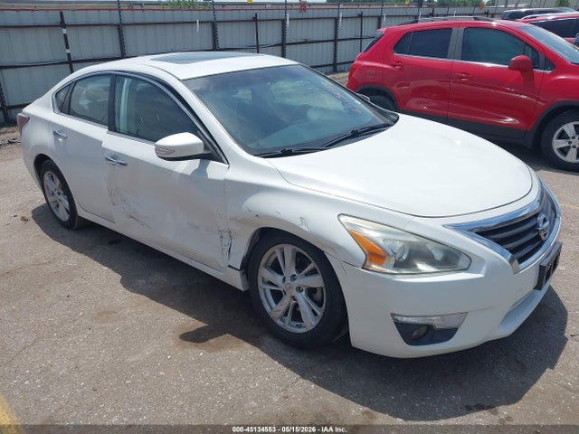 Salvage Nissan Altima Image