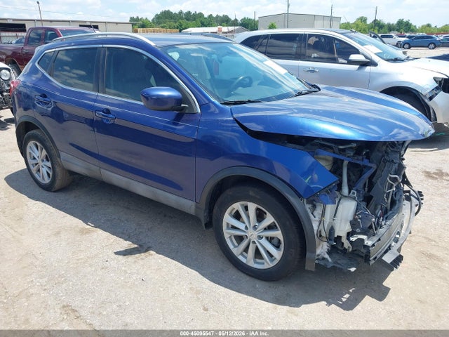 Salvage Nissan Rogue Image
