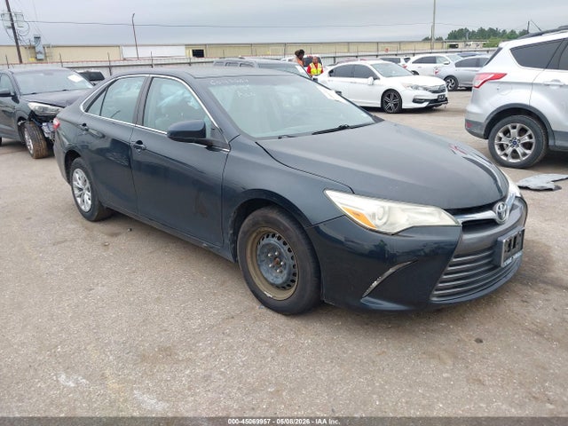 Salvage Toyota Camry Image