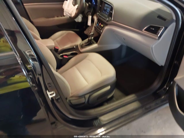 Hyundai ELANTRA Sel
