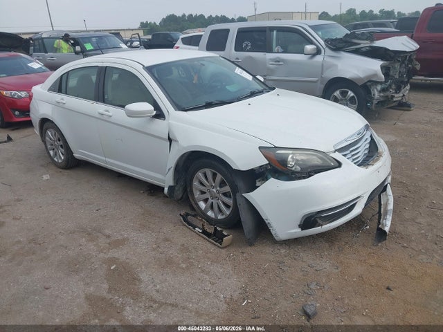 Salvage Chrysler 200 Image