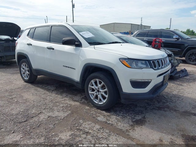 Salvage Jeep Compass Image