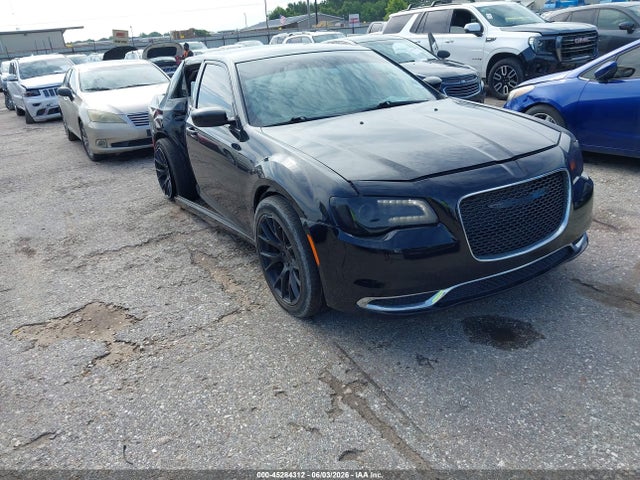 Salvage Chrysler 300 Image