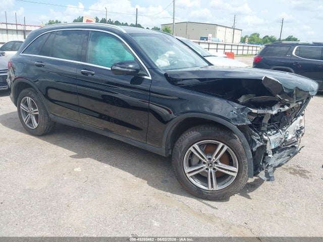 Salvage Mercedes-Benz GLC Image