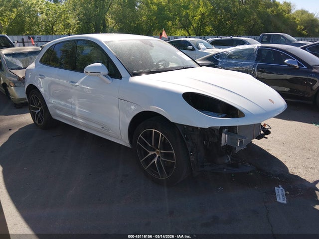 Salvage Porsche Macan Image
