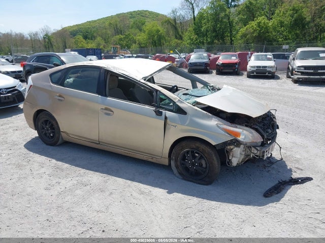 Salvage Toyota Prius Image