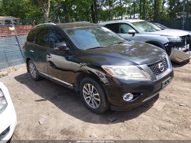 Salvage Nissan Pathfinder Image