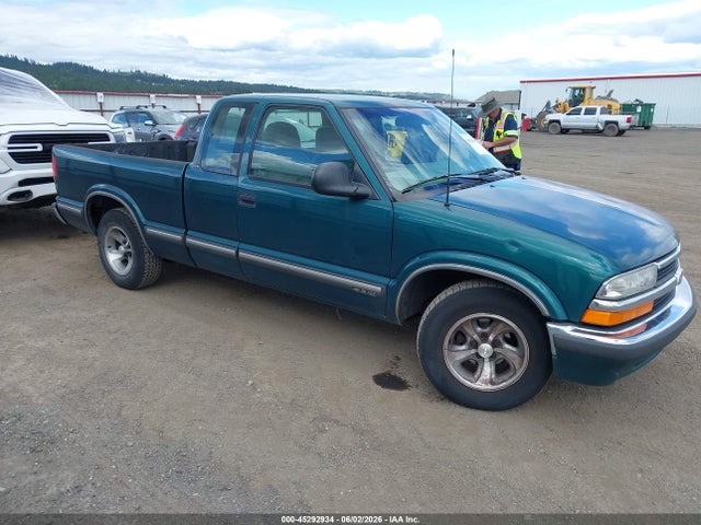 Salvage Chevrolet S-10 Image